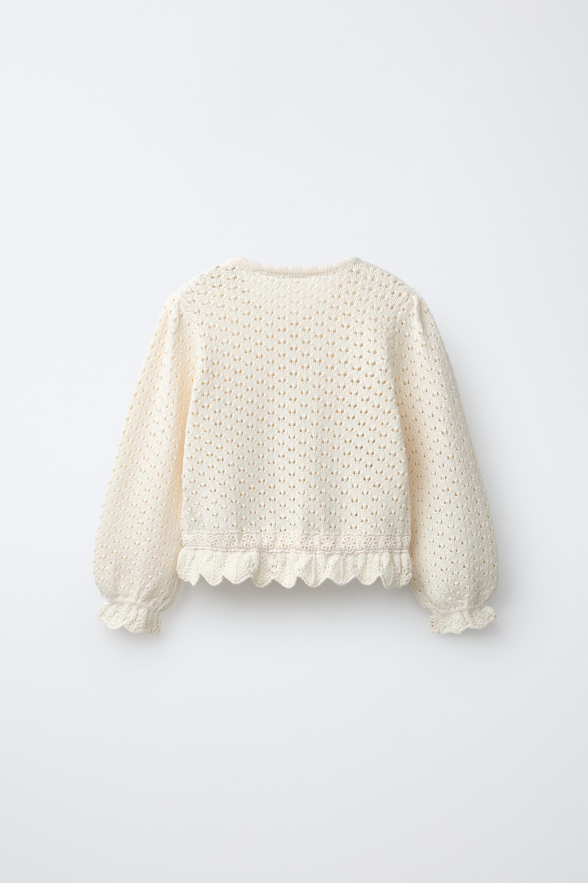 GILET EN MAILLE AVEC DENTELLE